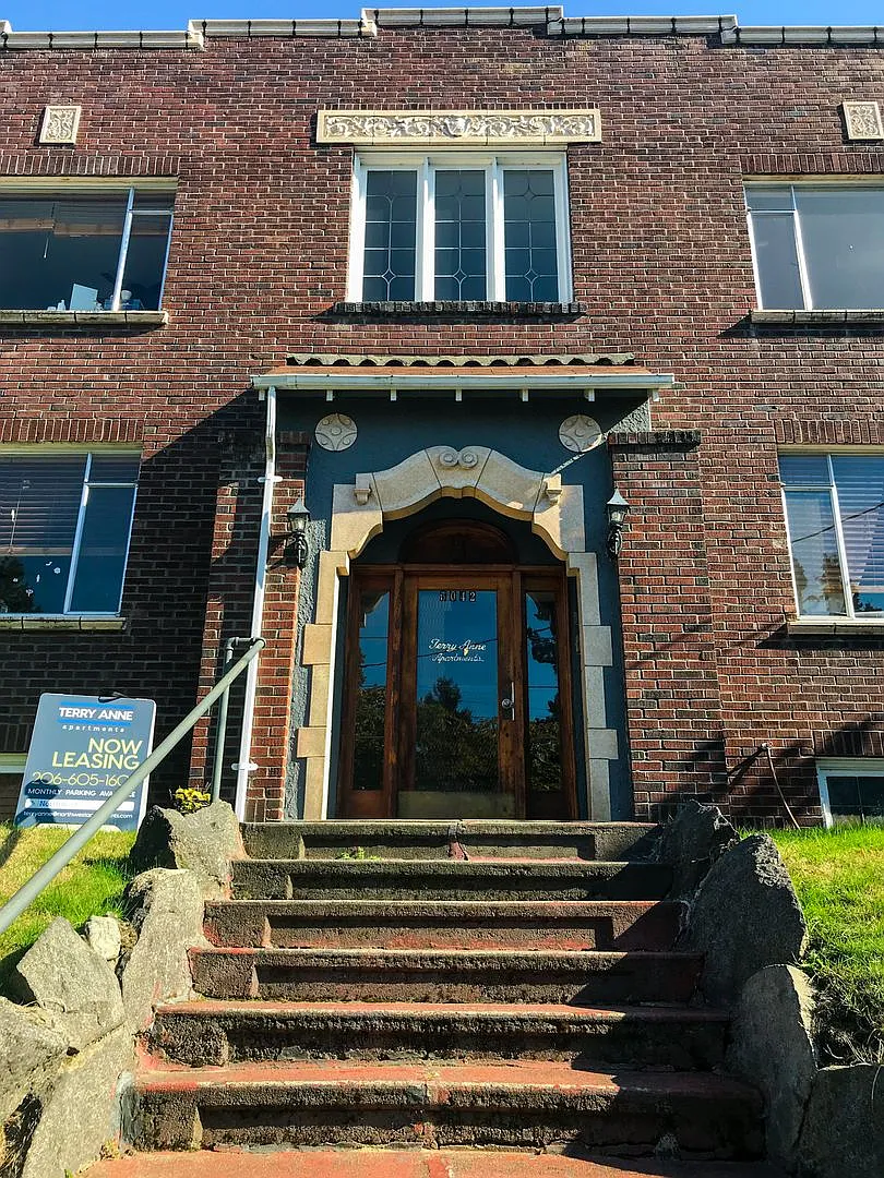 Terry Anne Apartments — Photo 4