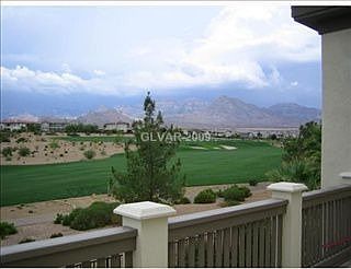 Expansive golf and mountainview