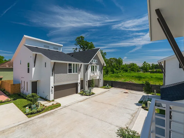 7605 Victory Reserve St — Photo 30