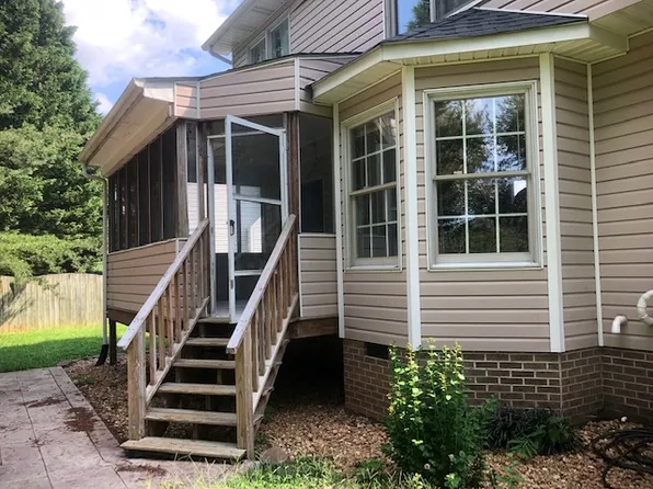 6 Collen Rd, Fredericksburg, VA 22406