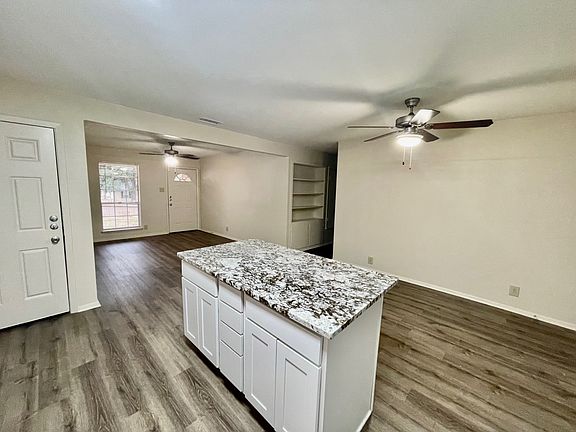 3rd image of 407 Drake Blvd