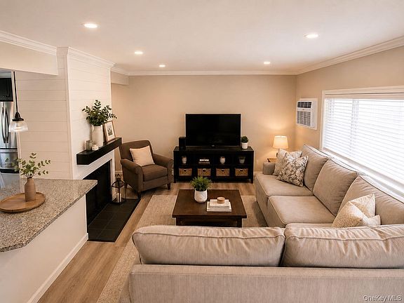 4th image of 259 Elm Drive S