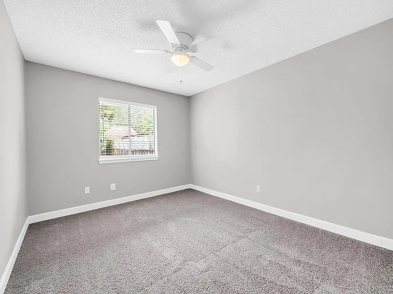 3930 Balsam Dr — Photo 23