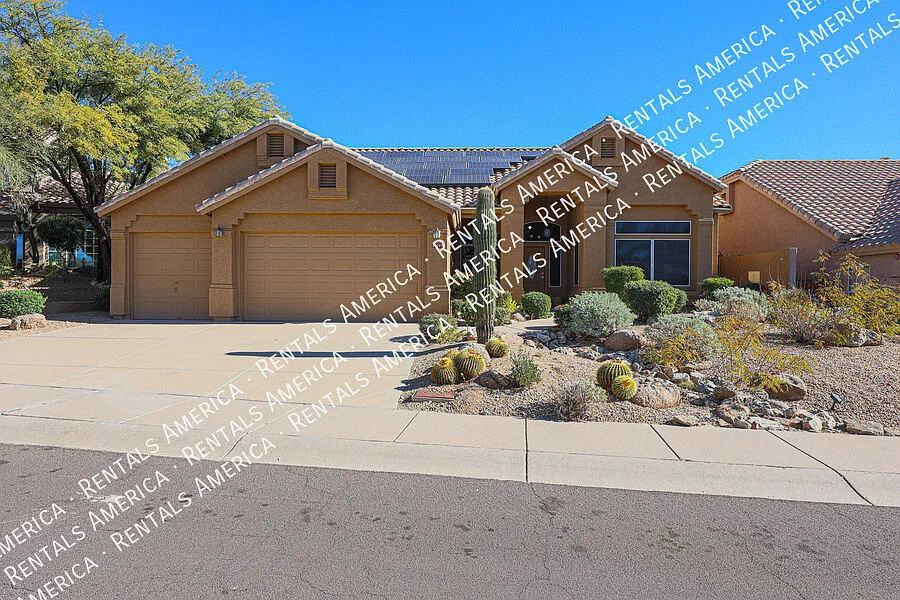 Beautiful Upgraded Bright and Spacious 4 Brdm in Scottsdale! — Photo 3