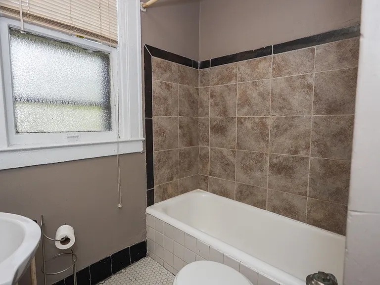 691 Seward — Photo 19