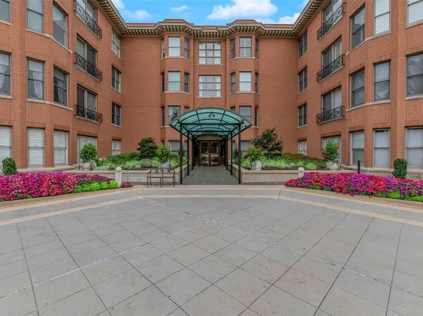 750 S Hanley Rd APT 200, Saint Louis, MO 63105