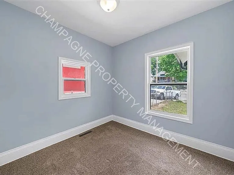 2454 Cypress Ave — Photo 15