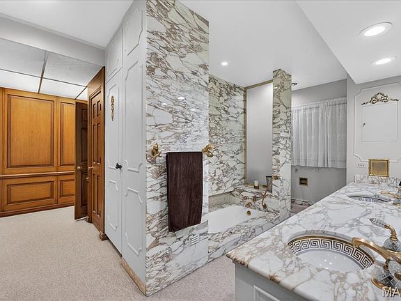 17th image of 10 Vouga Ln