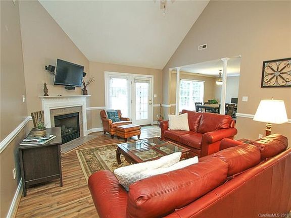 3rd image of 553 Cameron Pointe Ln