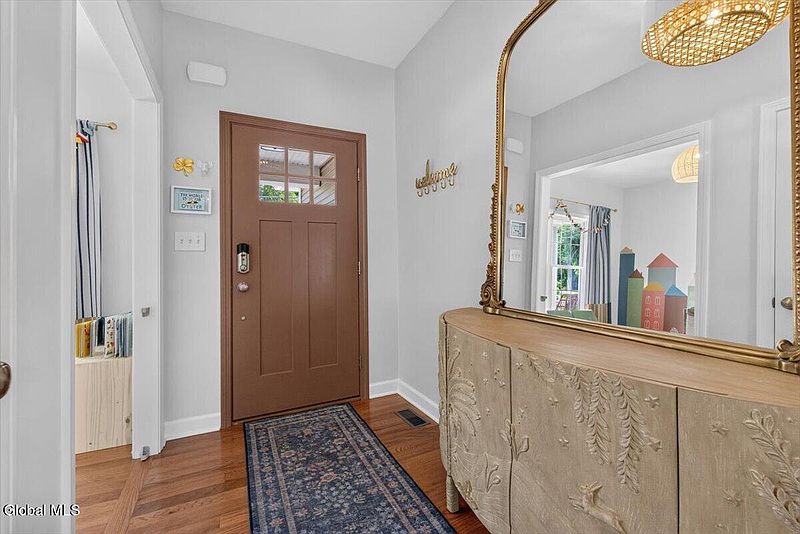 5th image of 283 Elsmere Avenue