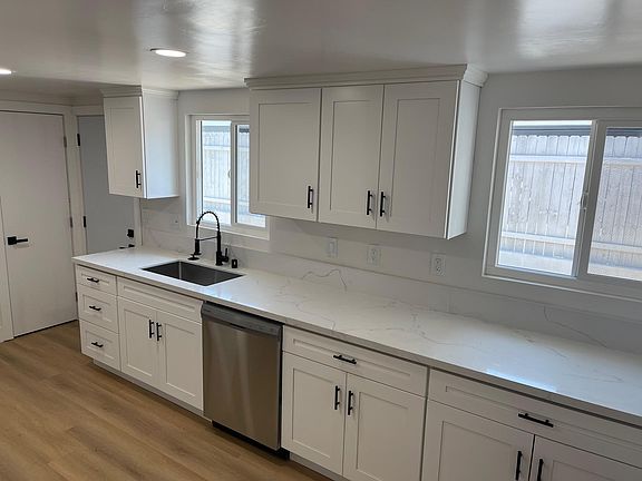 3rd image of 833 9th St