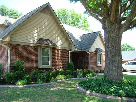 2nd image of 4922 Baywood Dr