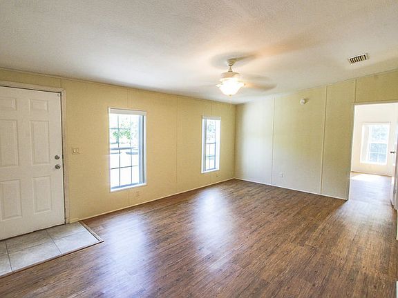 4th image of 3101 Elaine Dr
