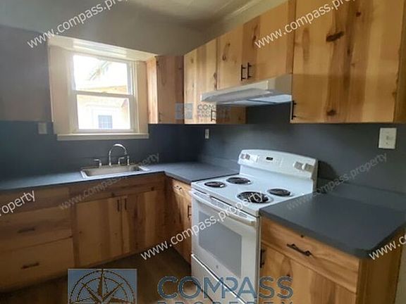 2nd image of 1212 Olive St