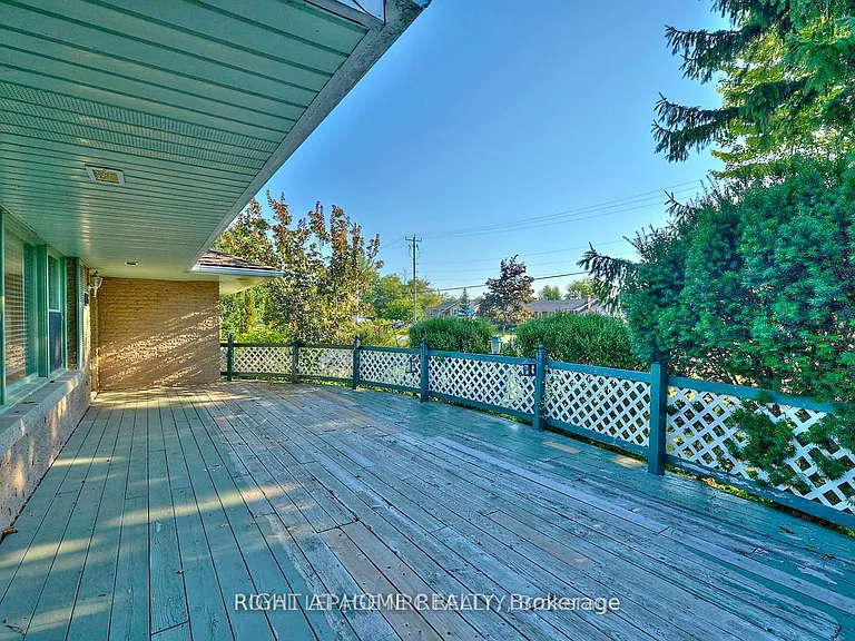 1095 Spears Rd — Photo 2