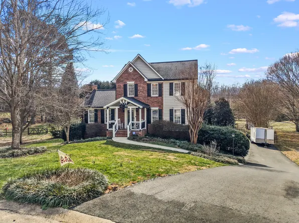 1105 Frosty Ct, Pfafftown, NC 27040