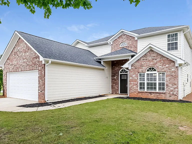145 Gross Lake Pkwy — Photo 1