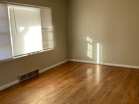 5th image of 1215 E 2nd St