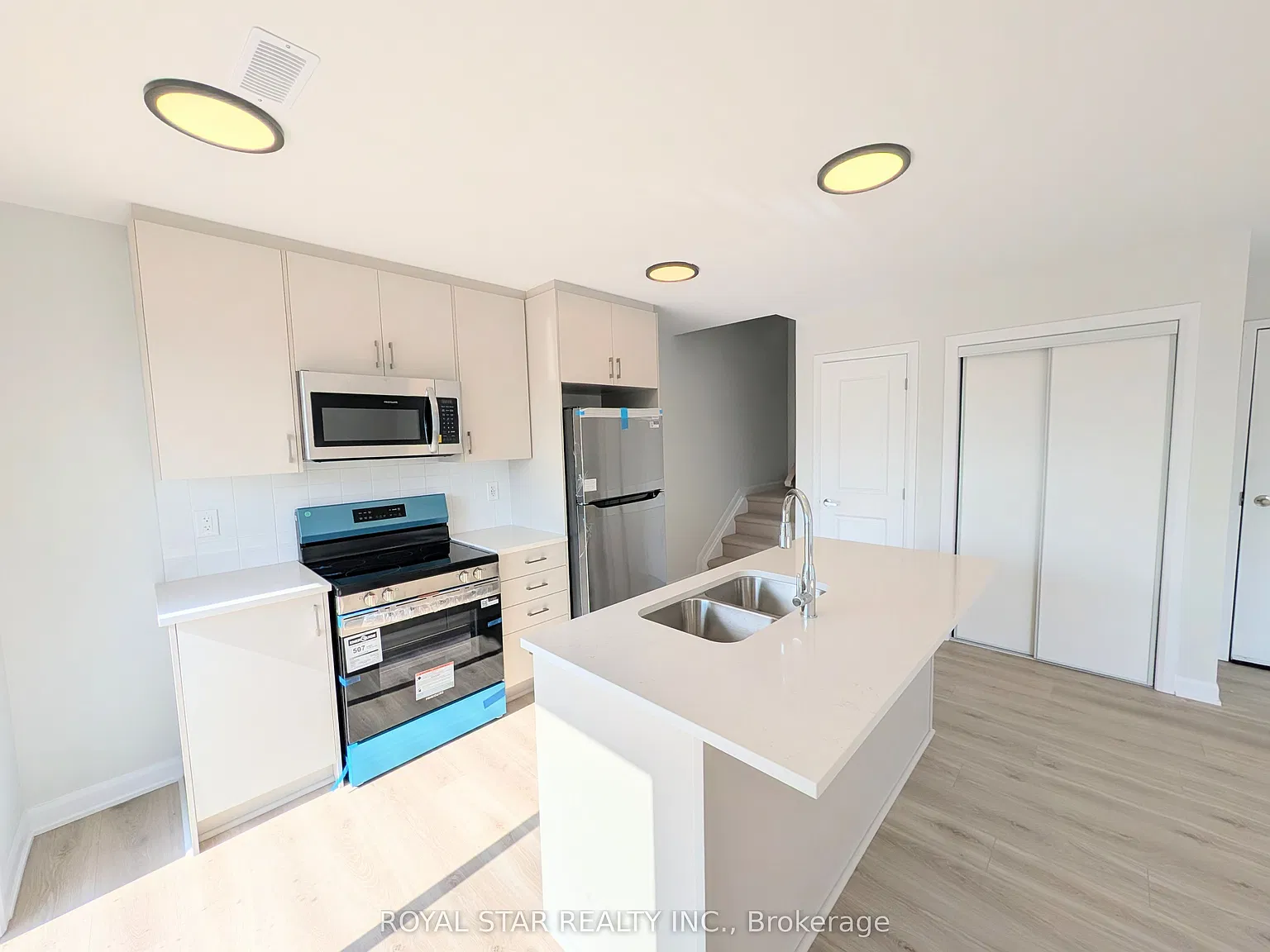 2 bed, $2,350 — Photo 4