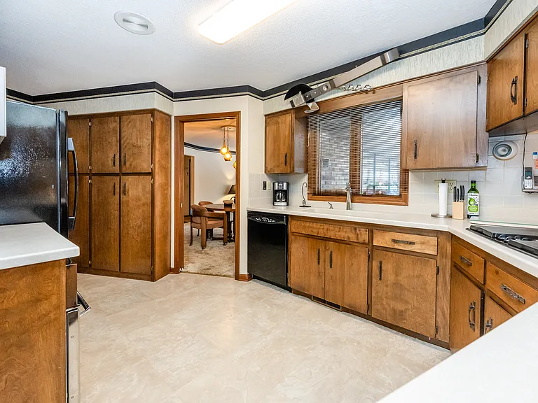 1319 Lewis Ave — Photo 14