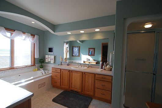 Master Bath Spa tub & Shower