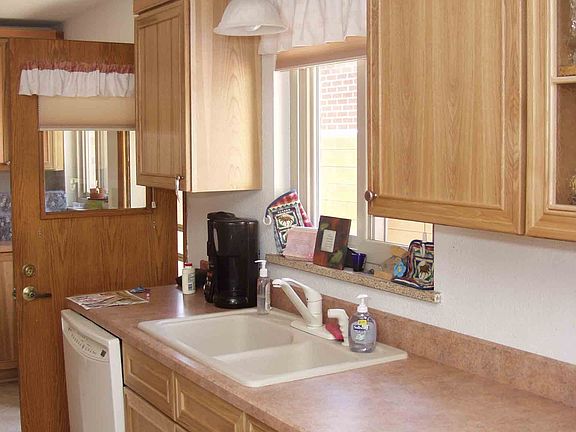 Kitchen sink, dishwasher