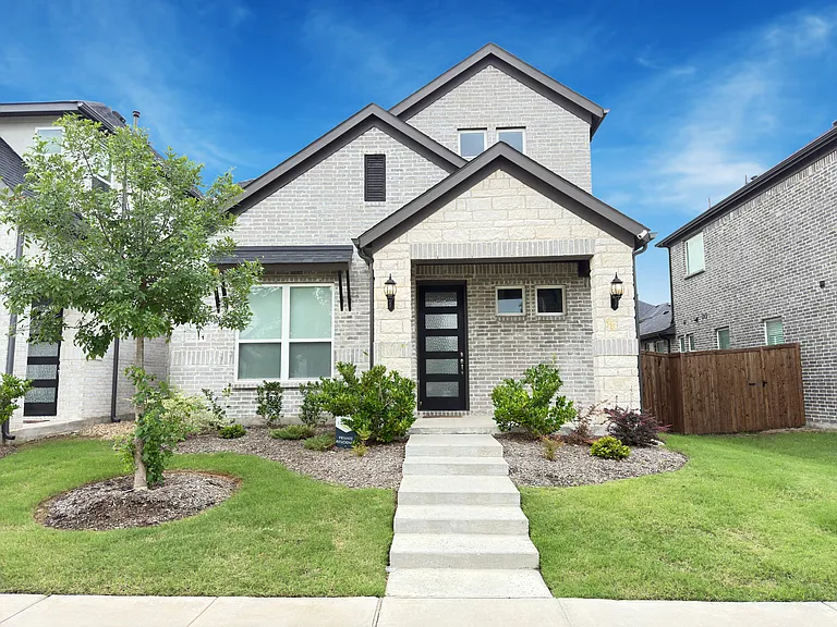 11451 Chepstow Cres — Photo 1
