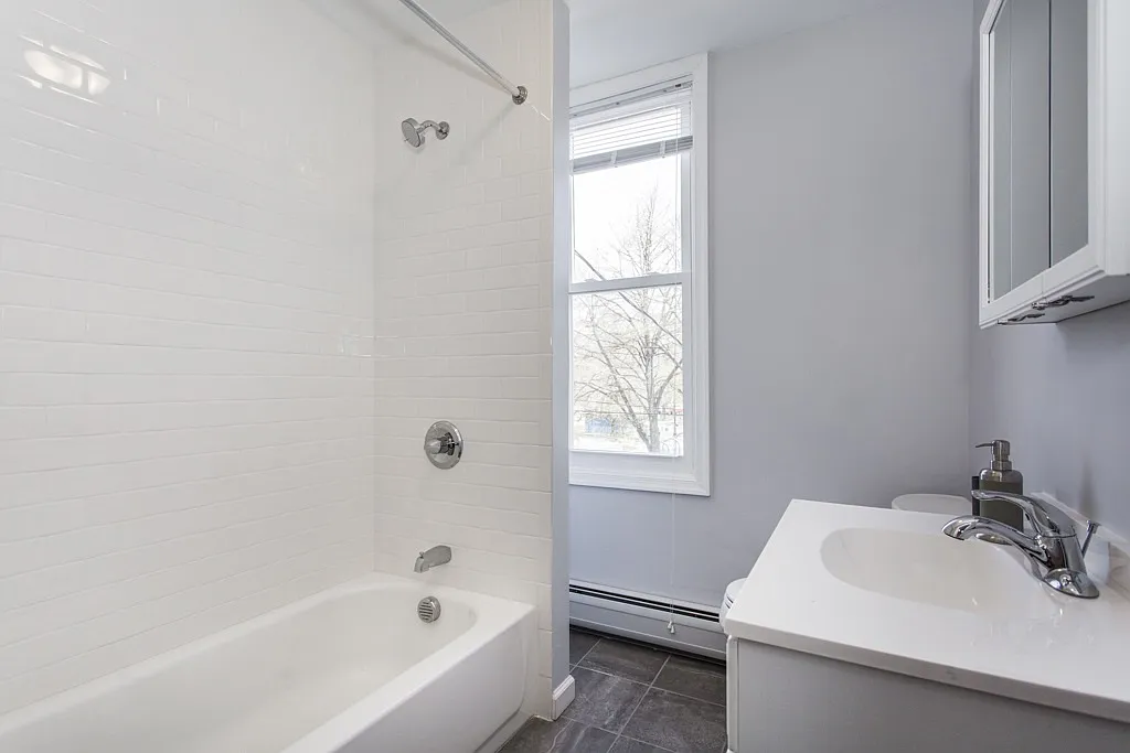 3 bed, 1275 sqft, $3,200 — Photo 4