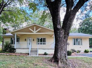 1014 Lakeshore Dr, Jamestown, TN 38556