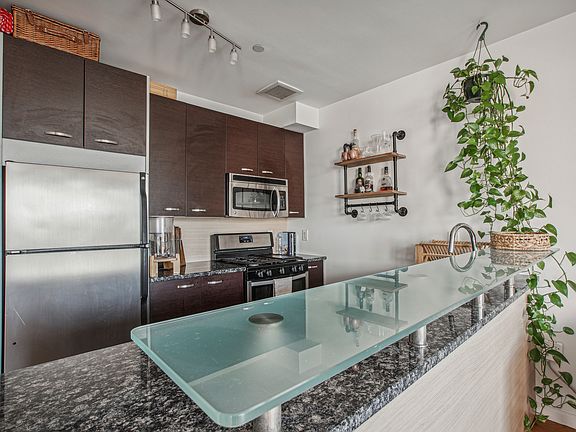 5th image of 245 16th St #5