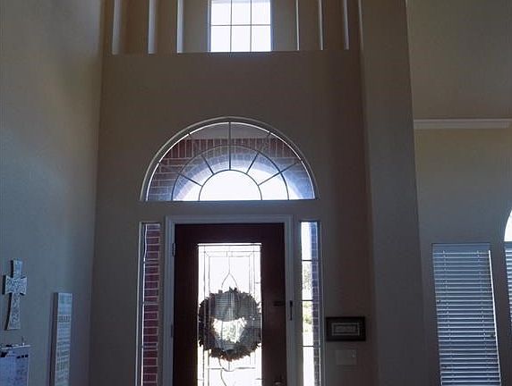 3rd image of 203 Victory Ln
