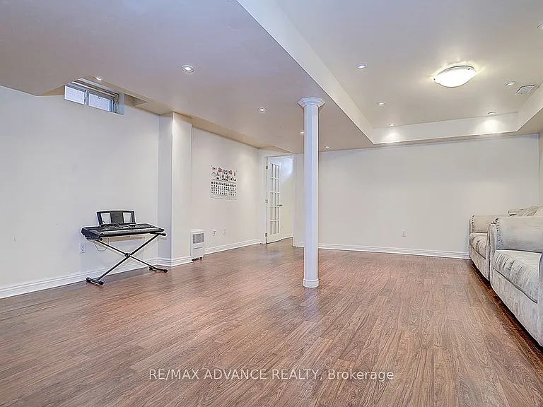 137 Laramie Cres — Photo 31