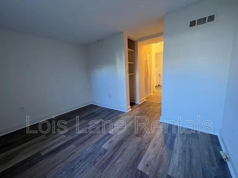 12 Wentworth St #B — Photo 10