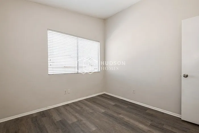 2708 W Temple St — Photo 12