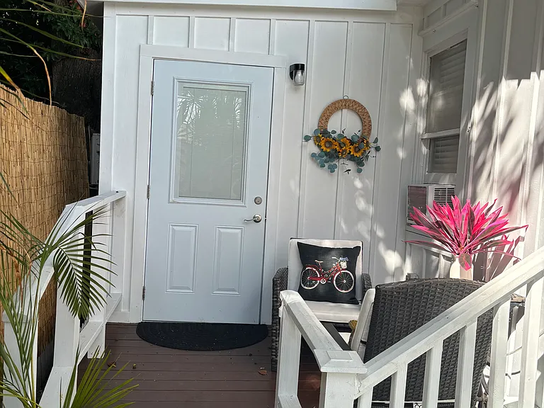 818 Ashe St — Photo 2