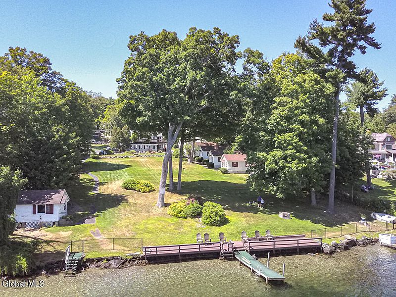 3rd image of 3026 Lake Shore Drive