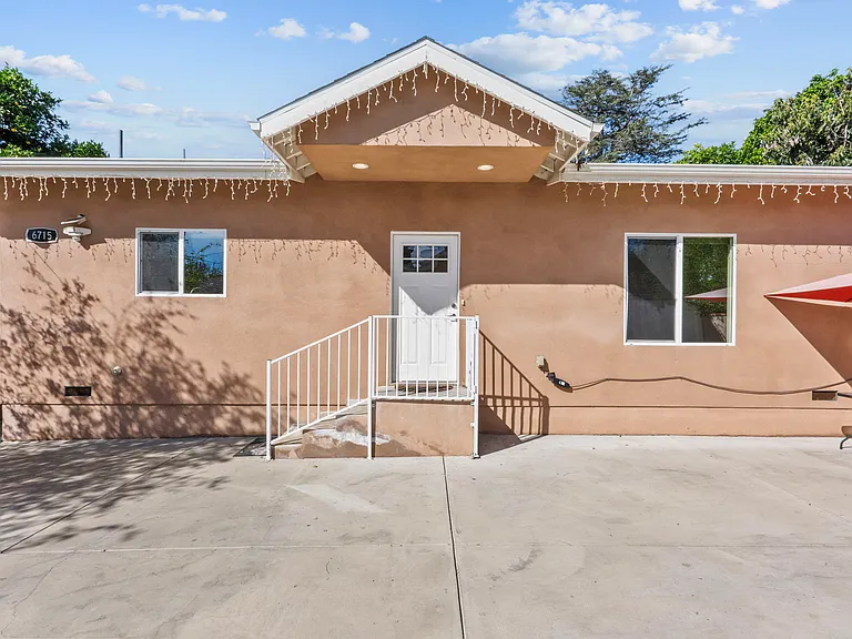 6715 Cedros Ave — Photo 18