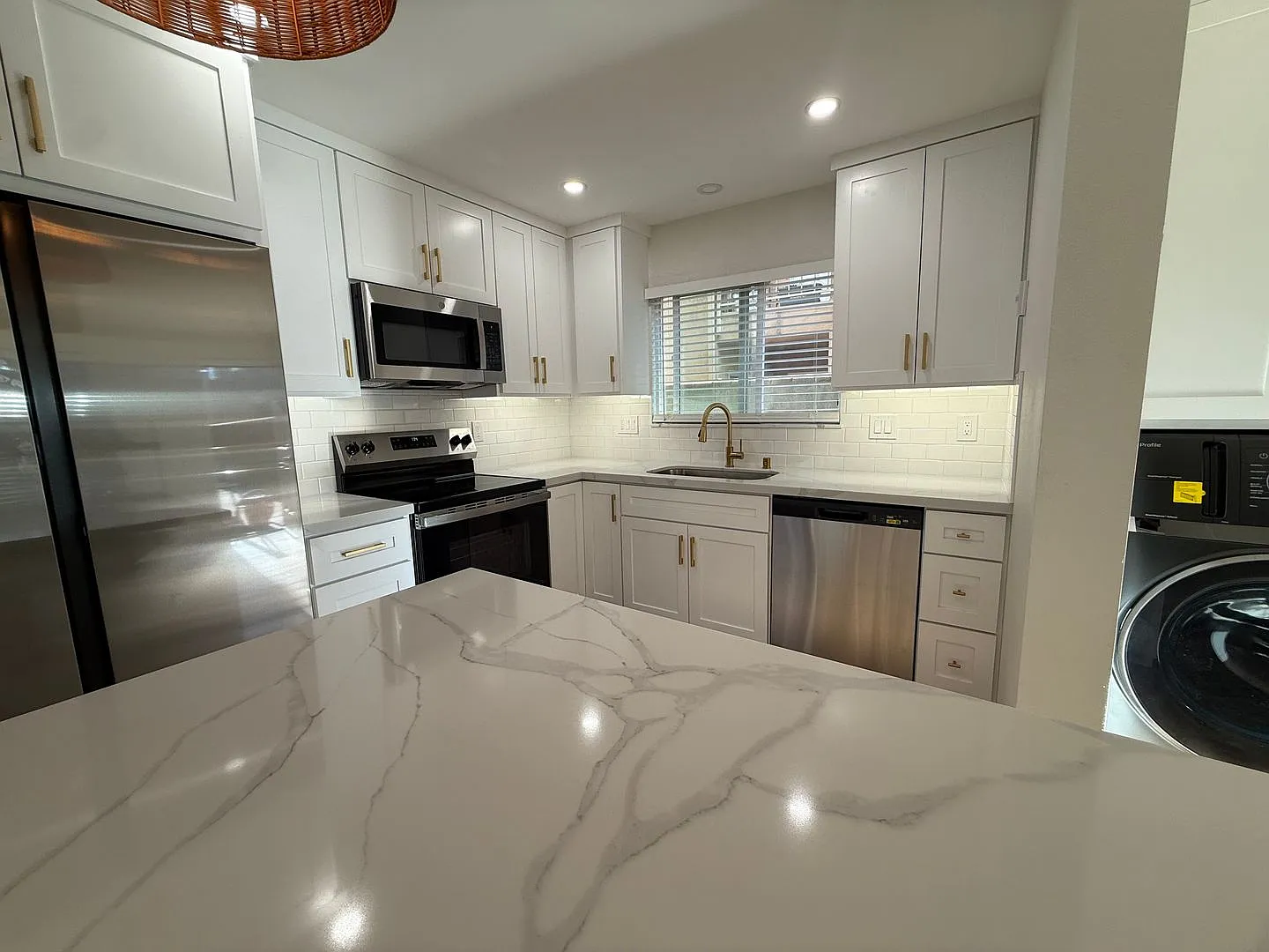 1 and 2 bedrooms in the heart of university heights! — Photo 2
