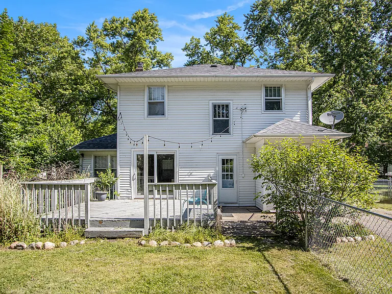 1110 Cambridge Dr — Photo 16