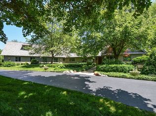 823 Milton Rd, Inverness, IL 60067