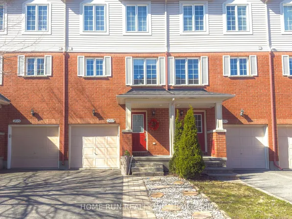 90 Edenvale Dr #207, Ottawa, ON K2K 3N8