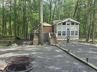 227 Locust Lake Dr, Milford, PA 18337