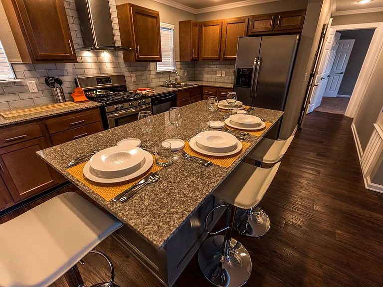 Axiom Apartments — Photo 37