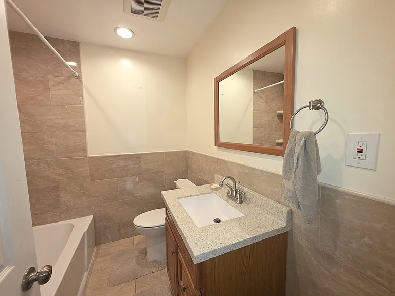 5845 Plainfield St — Photo 3