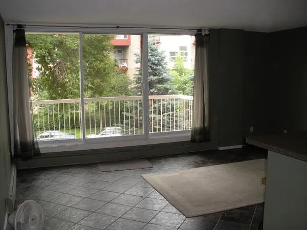 Mission 1 Bedroom - 1/2 Block To Holy Cross Centre — Photo 3
