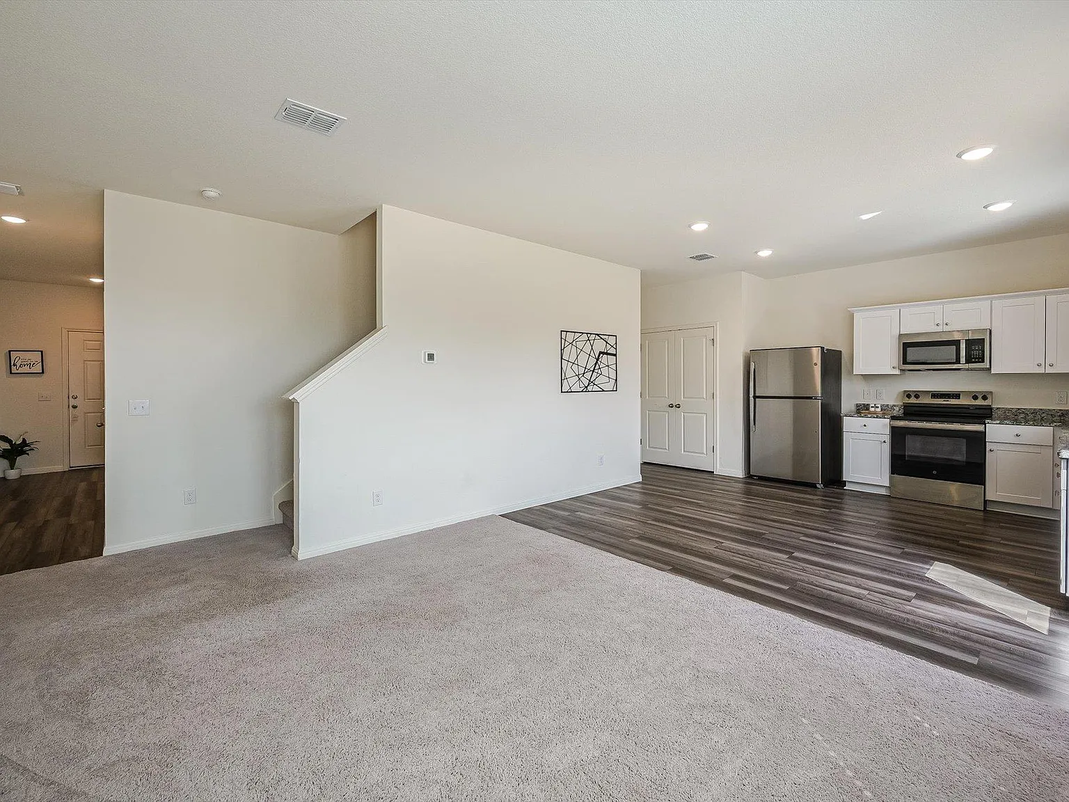 3 bed, 2.5 bath, 1605 sqft, $2,200 — Photo 3