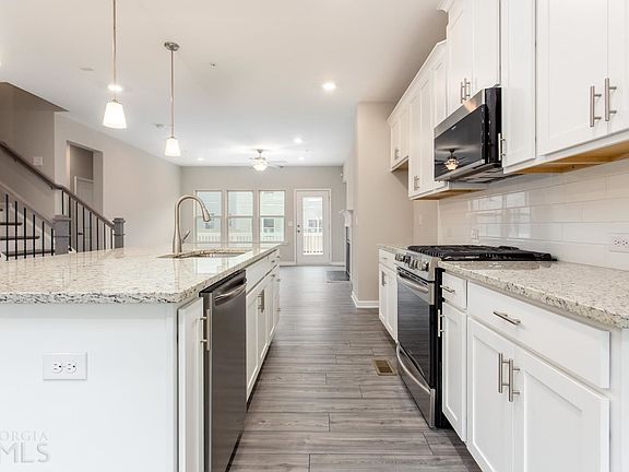 4th image of 278 Commons Ave #278
