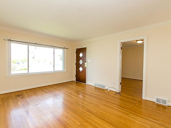 5th image of 248 Pin Oak Dr #A