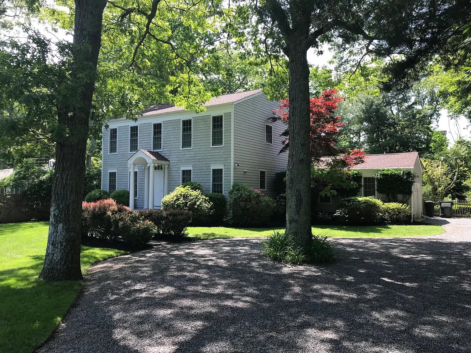 Water Mill Beautiful Home & Very Private Back Yard — Photo 2