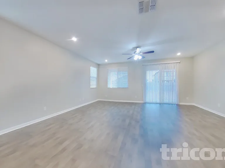 17852 W Daley Ln — Photo 2